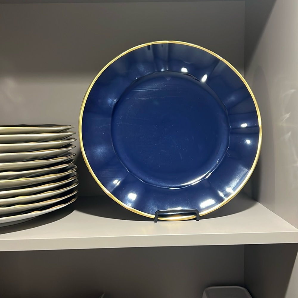 Anne Weatherly Charger 12” NWOB